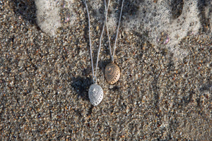 Perlemoen shell pendants