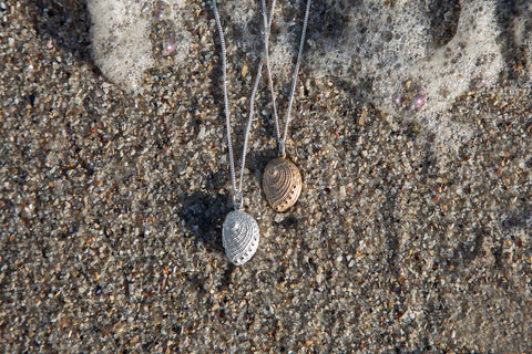 Perlemoen shell pendants