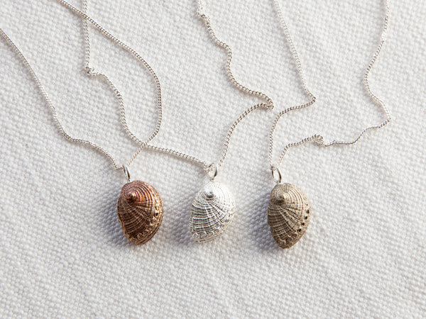Perlemoen shell pendants